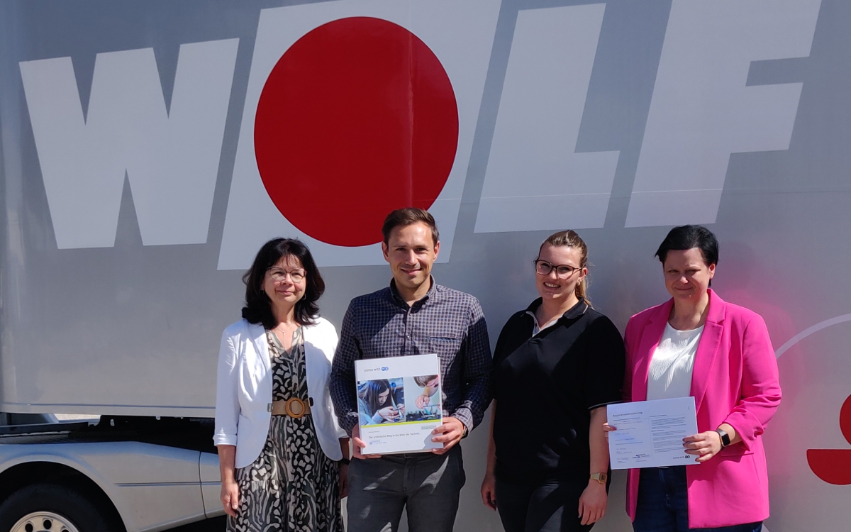Abenstal Realschule schließt Kooperationsvertrag mit der WOLF GmbH in Mainburg