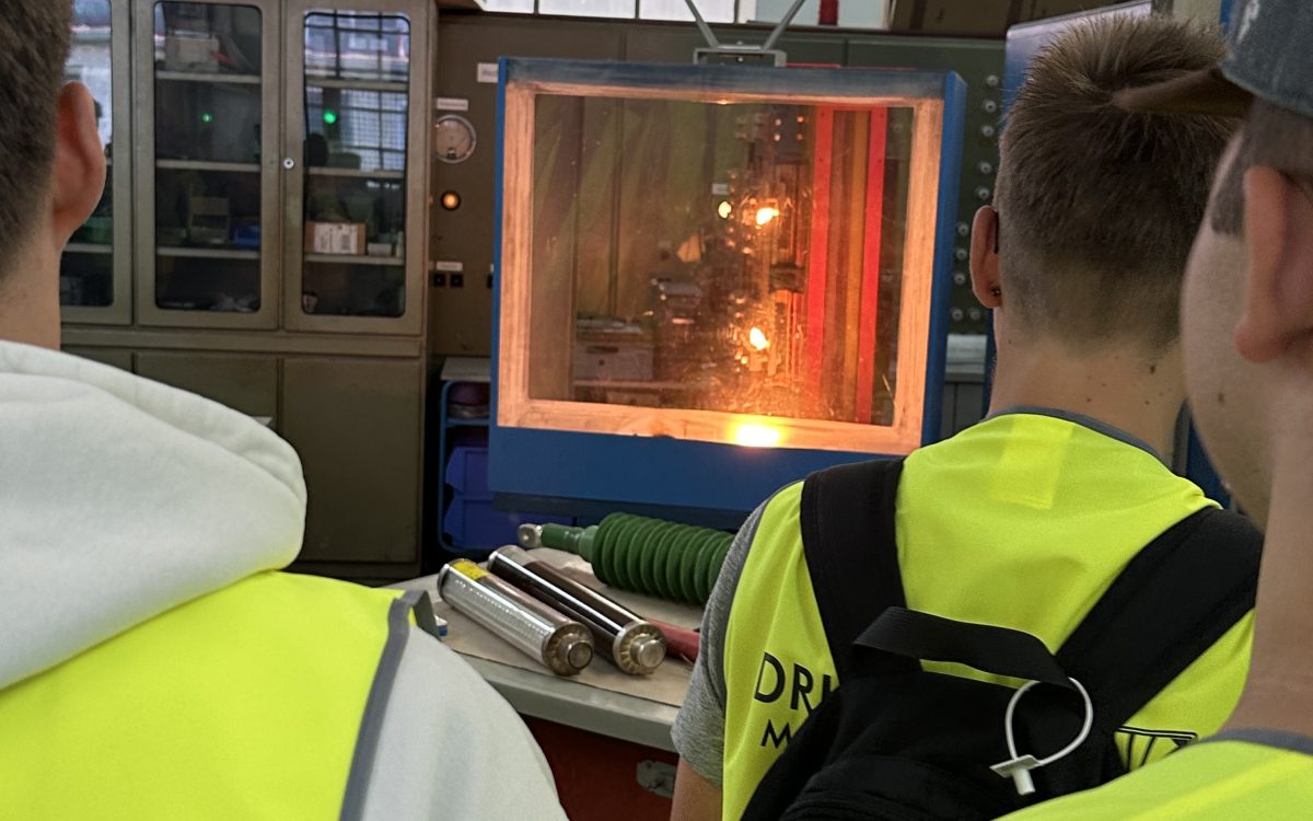 Einblicke in die Welt der Elektrotechnik: Besuch der Firma Driescher in Moosburg