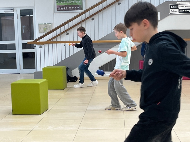 Osteraktion der Tutoren mit den 5. Klassen