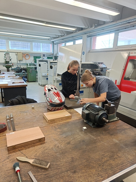 Besuch der 6. Klassen bei den Werkstätten der FOS